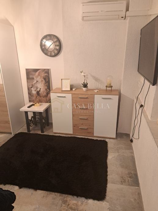 Srdoči - Moderna Garsonijera 24m² s Konobom 36m² na Odličnoj Lokaciji! (prodaja)