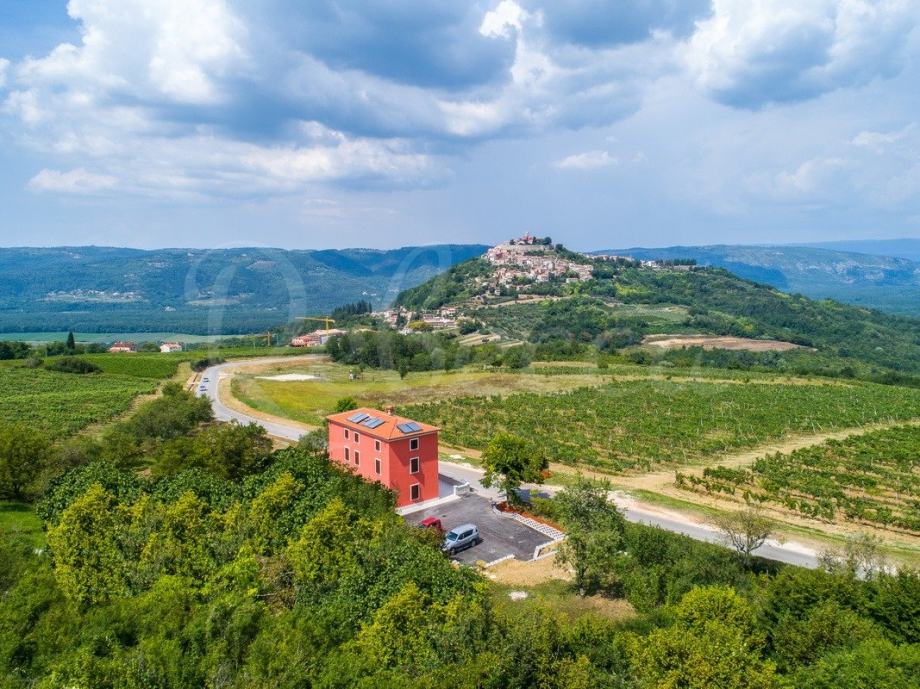 Stambeno-poslovno-ugostiteljska zgrada s građevinskim zemljištem (prodaja)