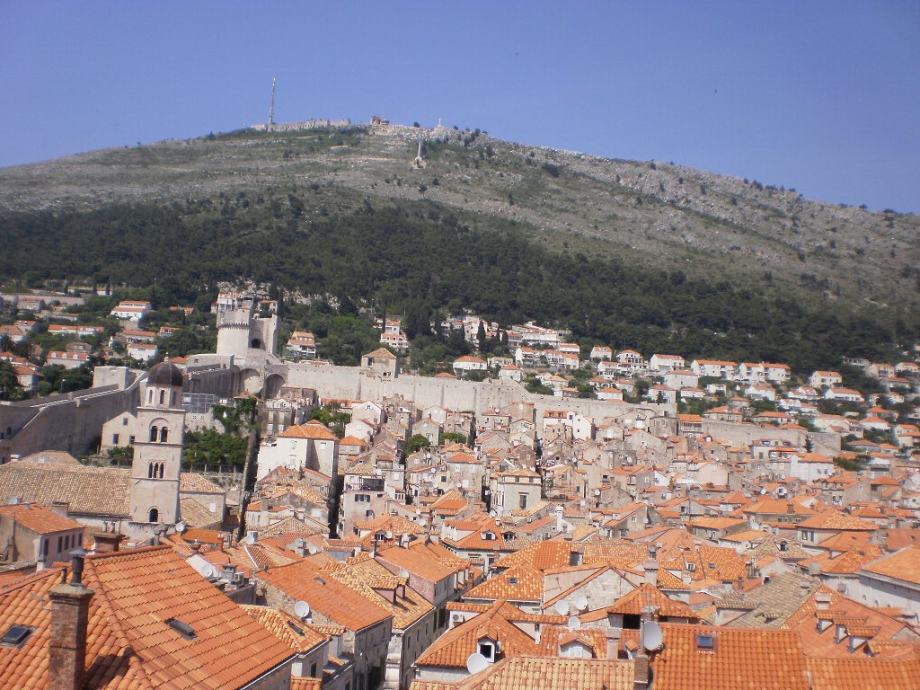 DUBROVNIK-STARI GRAD OBNOVLJENI STAN S PREDIVNOM POGLEDOM (prodaja)