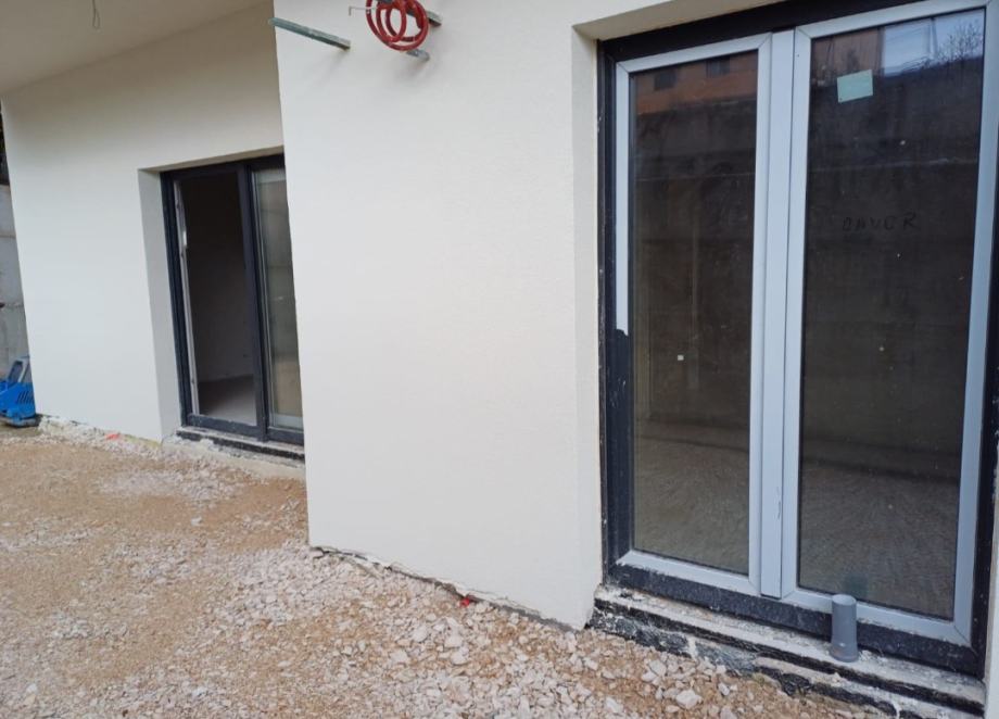 Stan: Split, 40.00 m2, novogradnja,vrt, parkirno u cijeni (prodaja)