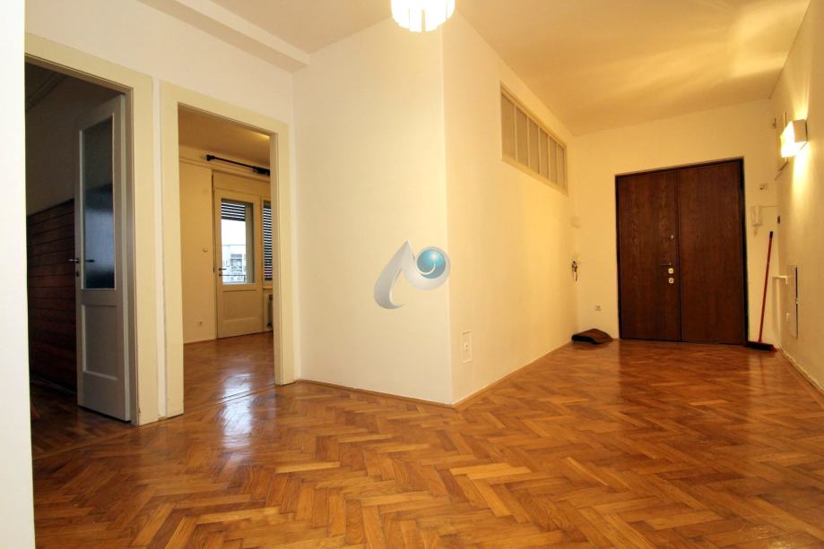 Stan: Zagreb (Donji grad), Trg Marka Marulića, 135.00 m2 (prodaja)