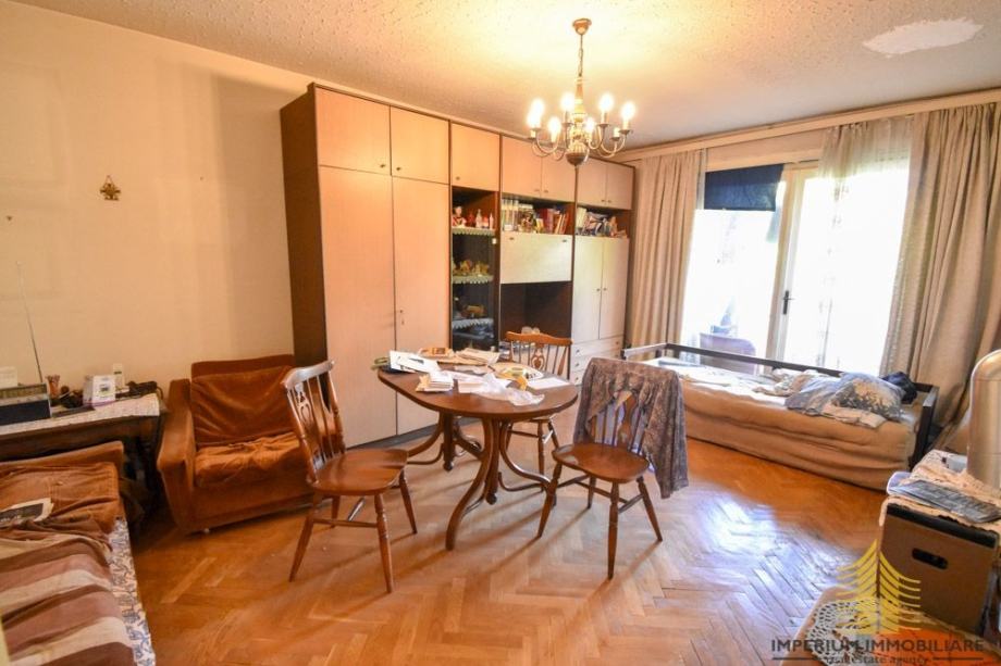 Stan: Zagreb (Volovčica), 40 m2, 2.kat, lift, balkon, za adaptaciju (prodaja)