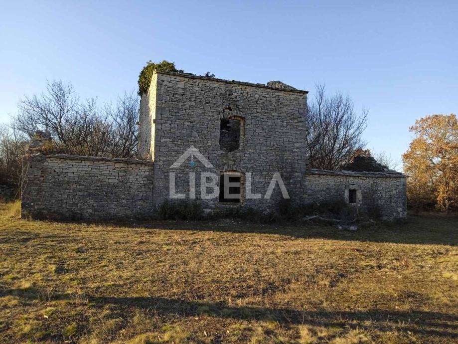 Stancija 3,3 HA sa ruševnom kućom (prodaja)