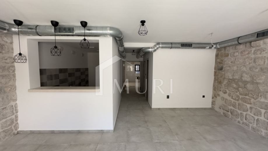 STON - Poslovni Prostor 80m2 (prodaja)