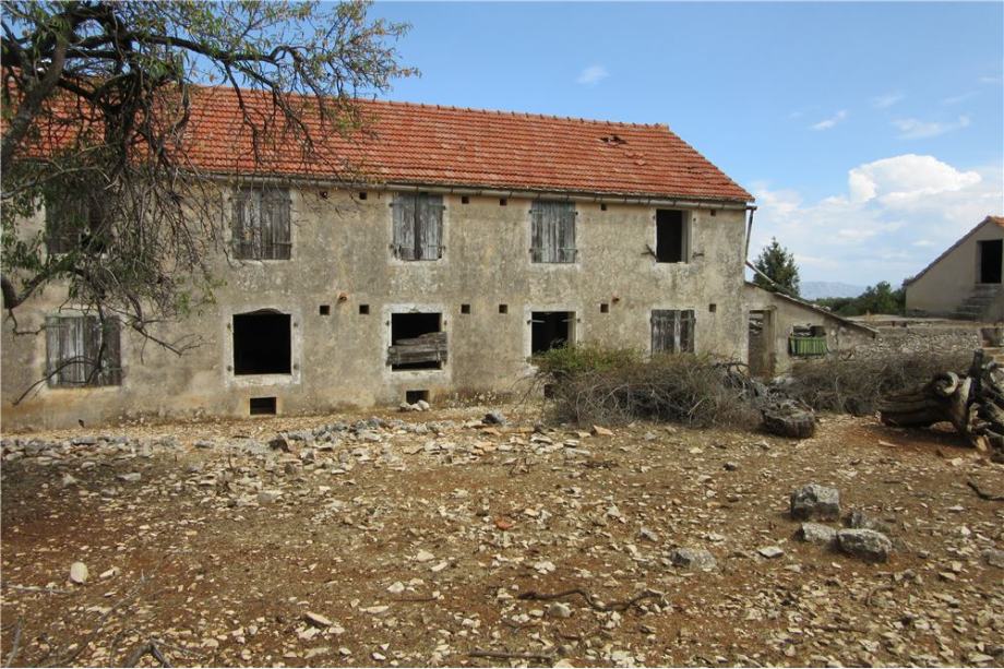 Supetar O.Brač, Imanje 123.800m2, kuće 228m2, 800 maslina, pogled more