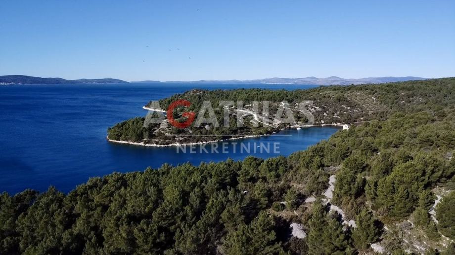 Sutivan, Brač, zemljište 12.308 m2 uz more