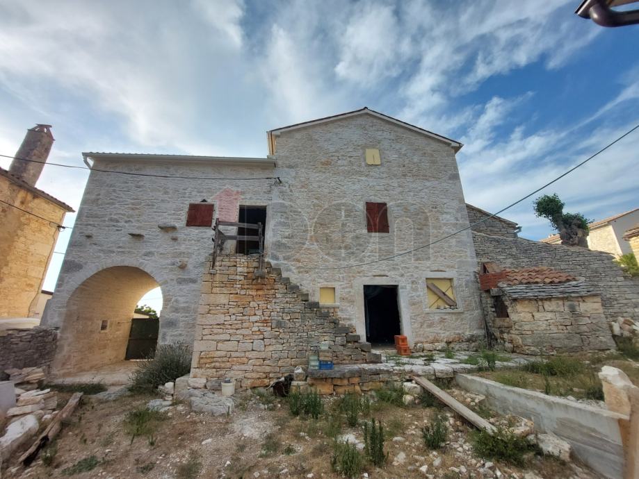 Svetvinčenat, okolica, imanje sa tri stare istarske kuće, rijetkost! (prodaja)