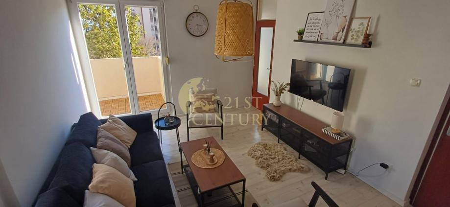 ***Three-room apartment 120m2, long-term - FIRST MOVE-IN*** (iznajmljivanje)