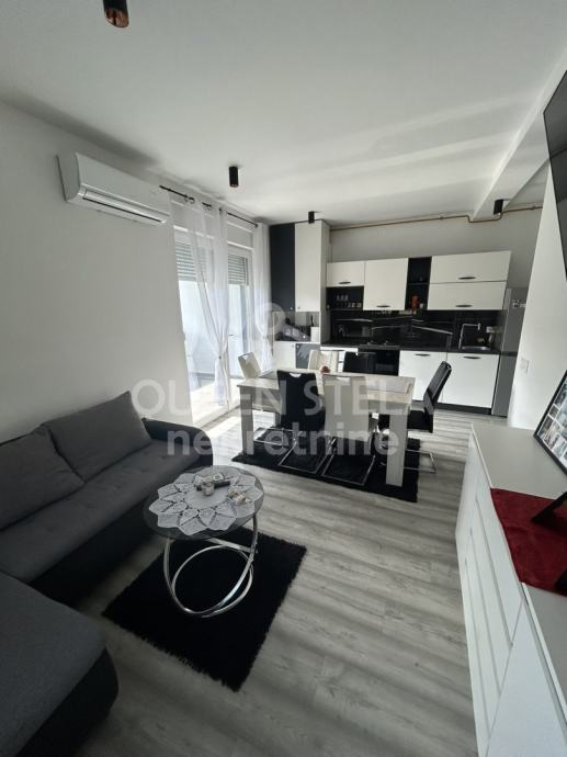 TOP ponuda! Novogradnja Novi Marof 50m2, terasa 12m2, namješten, parki (prodaja)