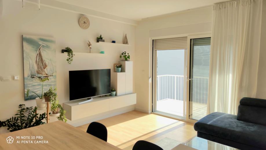 Trogir, 75m2, lift, balkon, parking (prodaja)