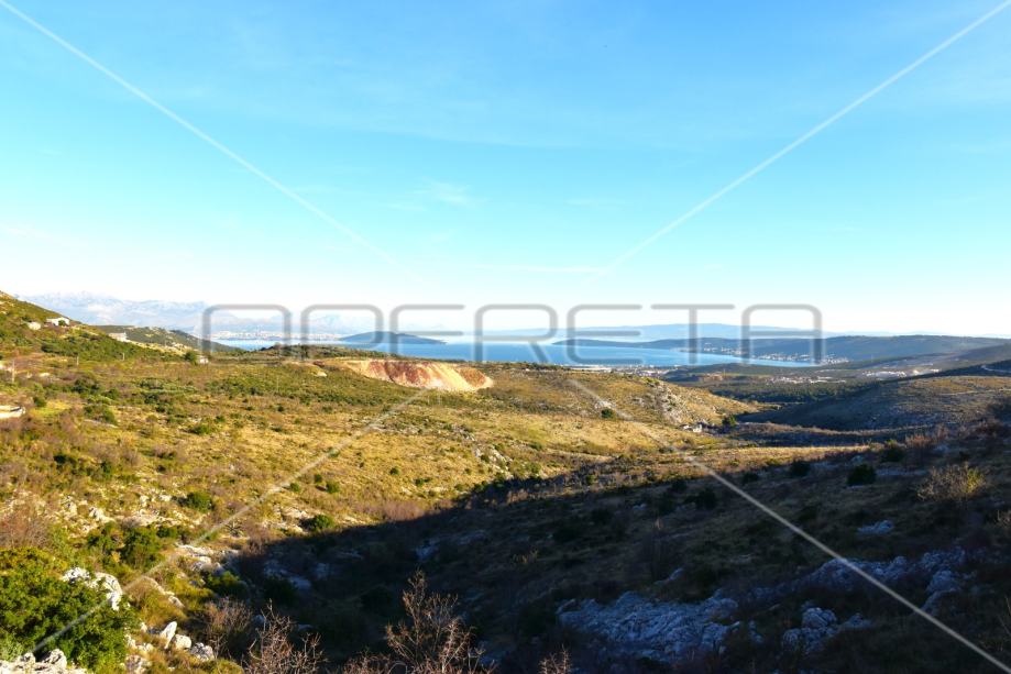 Trogir, Plano, građevinsko zemljište sa pogledom na zaljev