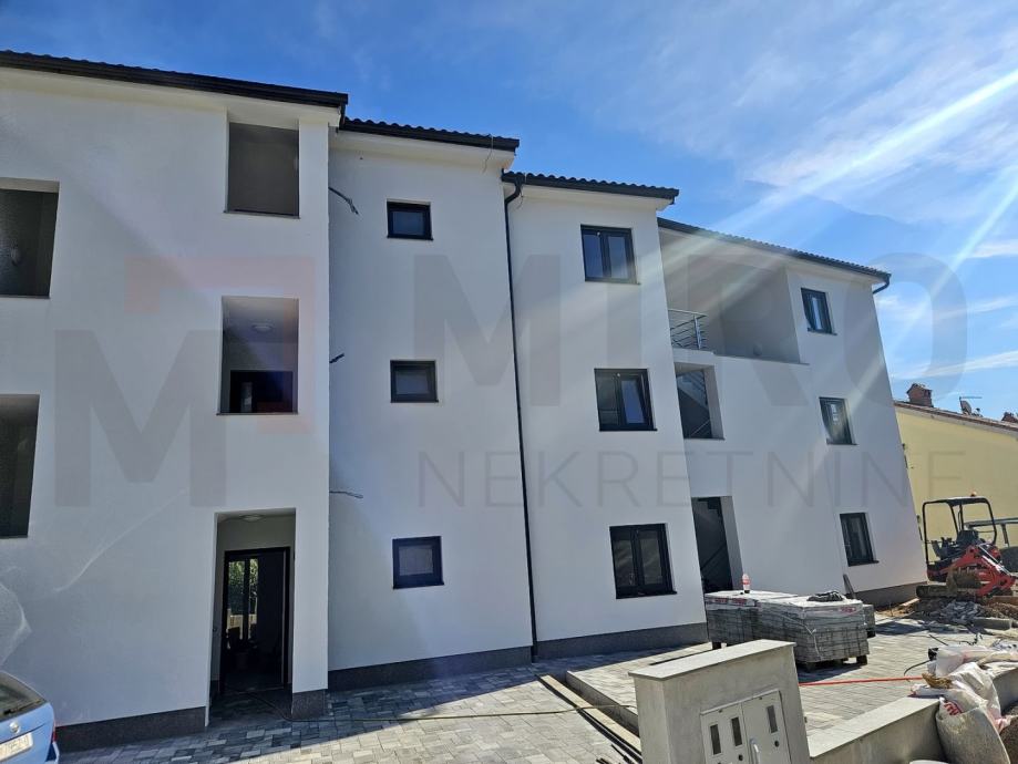 Uvala Soline, apartman u novogradnji, prizemlje s vrtom, PRODAJA! (prodaja)