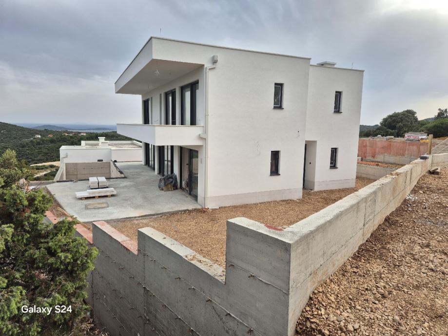 VINIŠĆE MARINA VILLA S BAZENOM I PANORAMSKIM POGLEDOM NA MORE (prodaja)