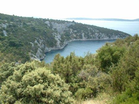 Vinišće - samostojeća kuća za odmor (prodaja)