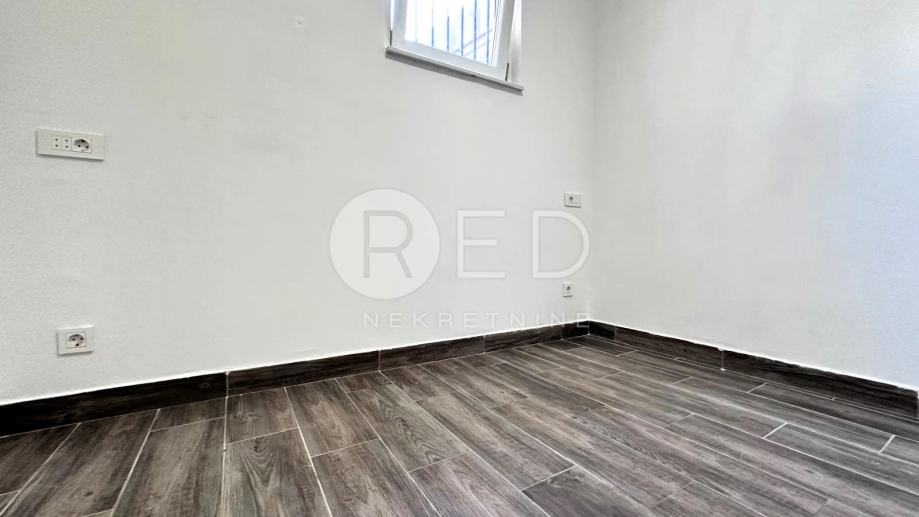 NOVI VINODOLSKI - poslovni prostor u centru, 25,90 m2 (prodaja)