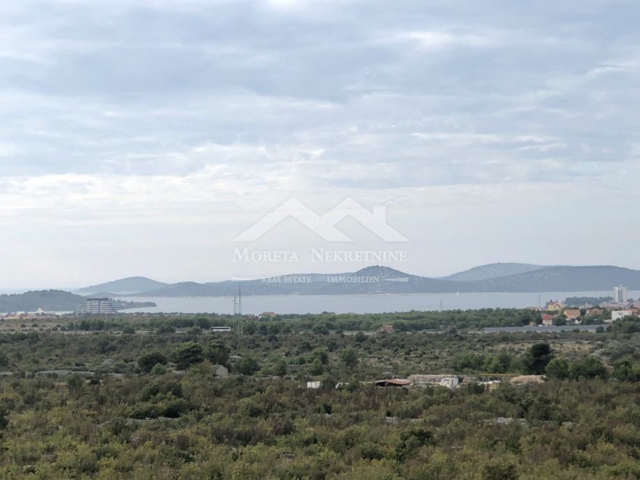 Vodice, poljoprivredno zemljište s pogledom