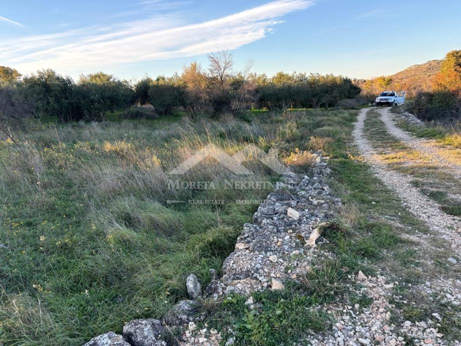 Vodice, poljoprivredno zemljište u zaleđu grada