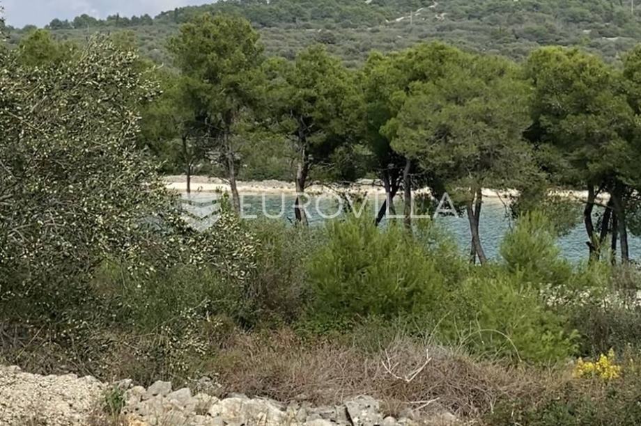 Zadar, Kali na otoku Ugljanu, građevinski teren s pogledom na more