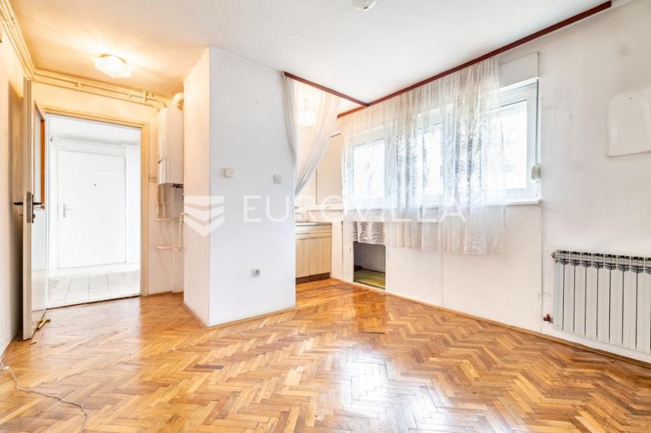 Zagreb, Maksimir, dvosoban stan 46 m2 u potkrovlju stambene zgrade (prodaja)