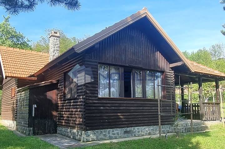 Zagreb, Markuševec, kuća za odmor 82 m2 s građ. zemljištem 2125 m2 (prodaja)
