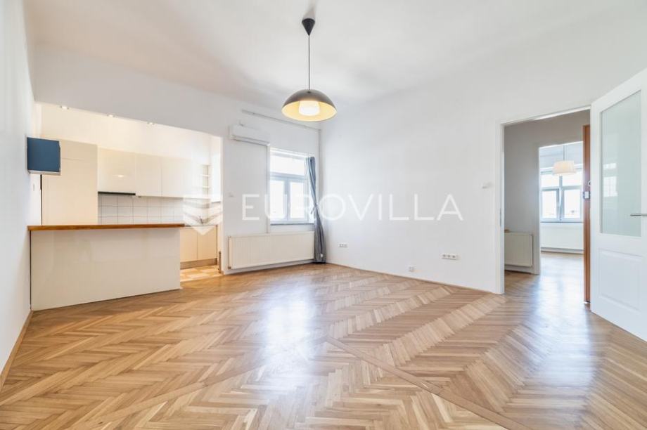 Zagreb, Petrinjska, uređen poslovni prostor 30 m2 (iznajmljivanje)