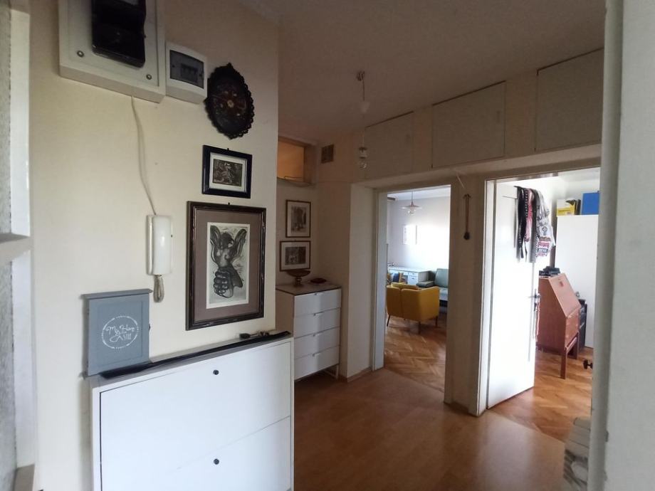 Zagreb - Savica, 2-sobni stan 62m2, 4.kat, loggia, balkon (prodaja)