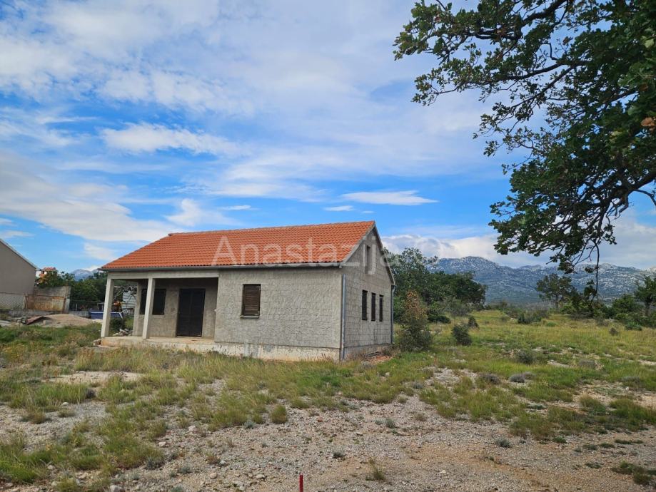 Zaton Obrovački, općina Jasenice, kuća prizemnica (prodaja)