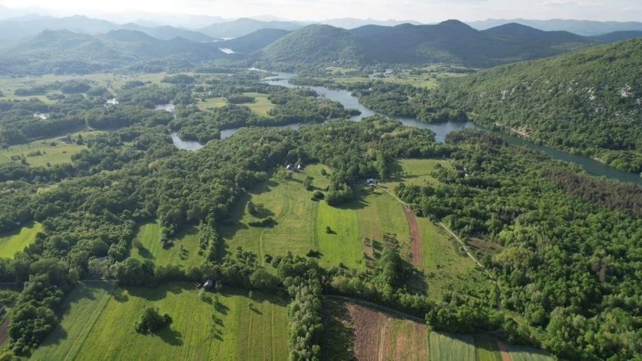 Klanac, veliko poljoprivredno zemljište u blizini rijeke Like