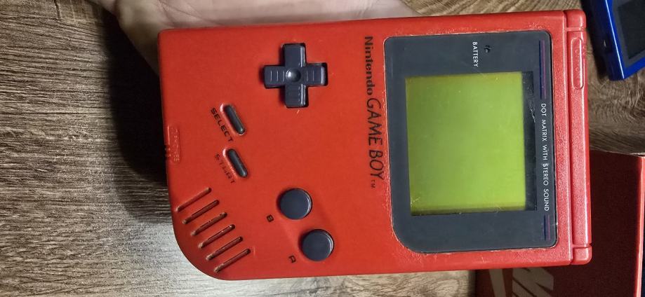 Gameboy crveni