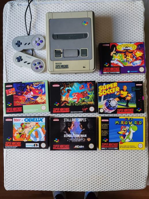 Super Nintendo SNES konzola plus igre