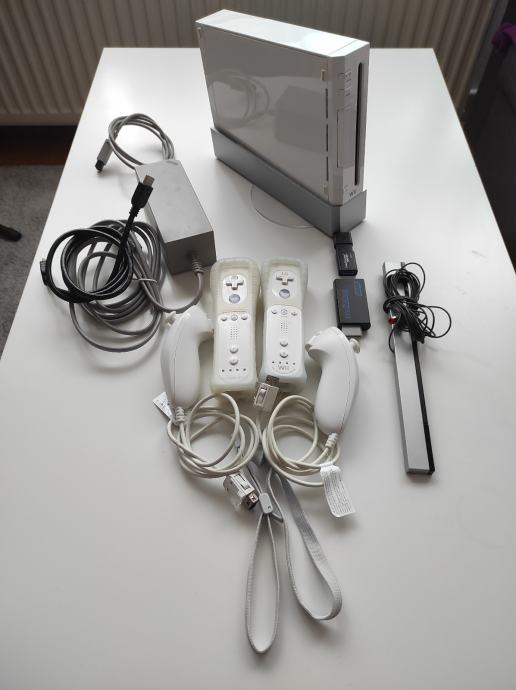 NINTENDO WII + kontroleri + igrice