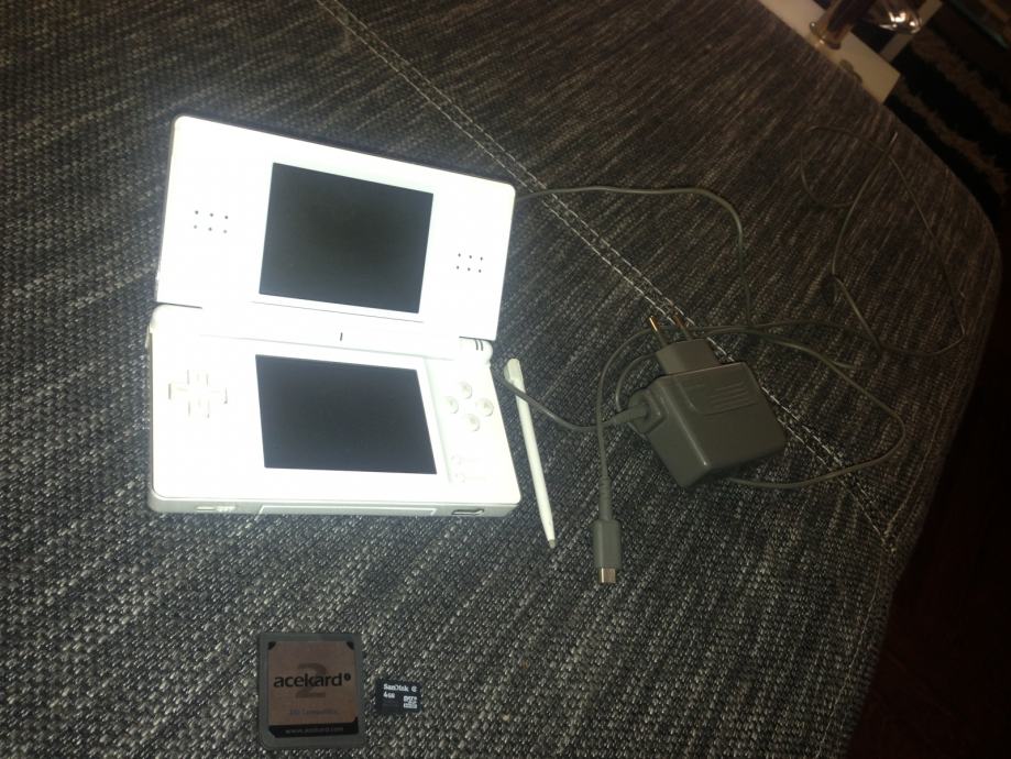 Nintendo DS Lite White Edition