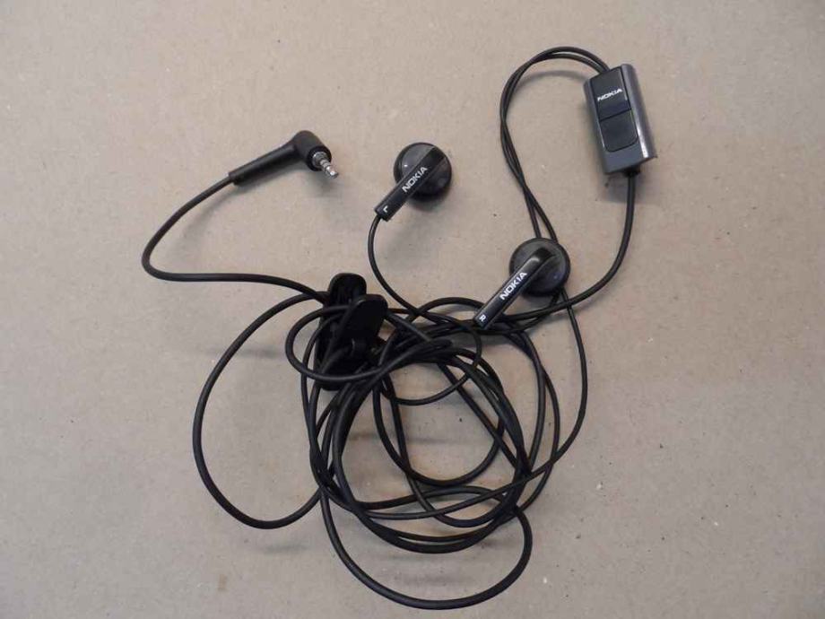 Prodajem NOKIA stereo Headset slušalice.