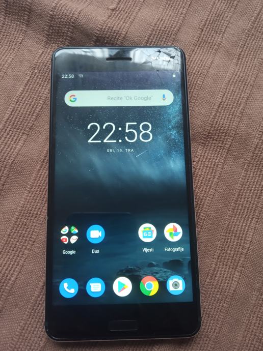 Nokia 6 dual sim, 3 GB RAM,malo oštećen, bez punjača