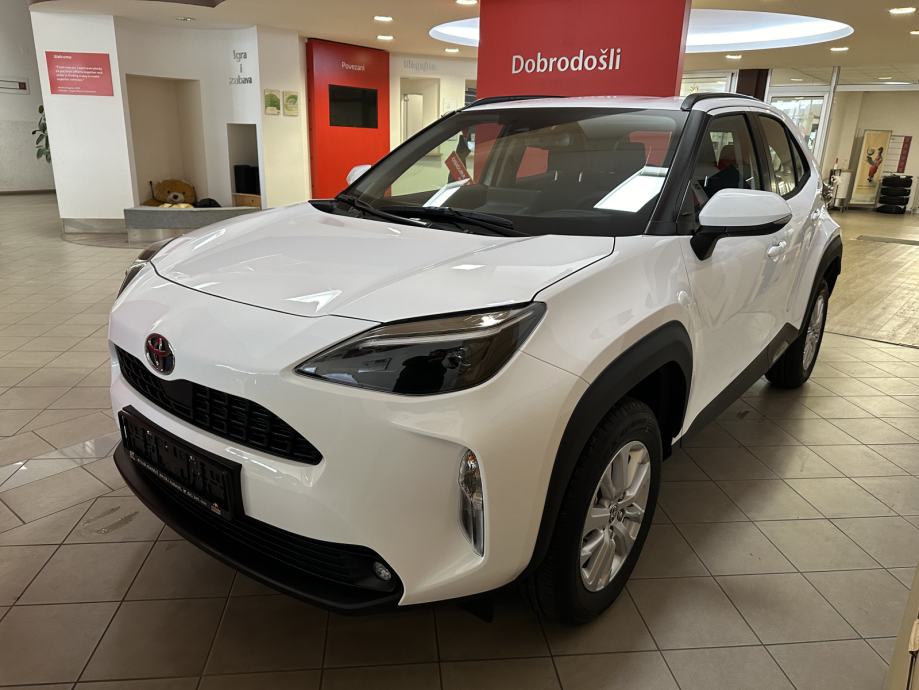 TOYOTA YARIS CROSS SOL 1.5, UŠTEDA 2.696 EUR! JAMSTVO 10 GODINA !