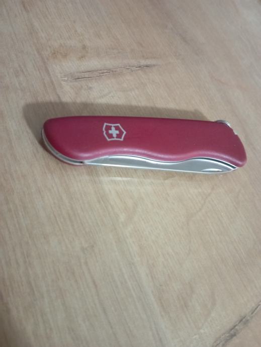 VICTORINOX   Alpineer