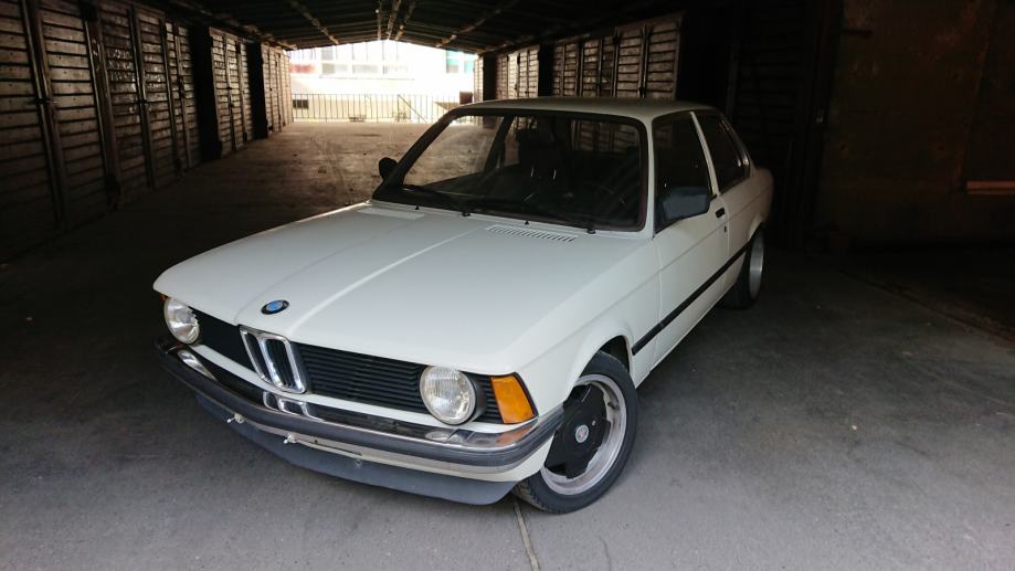 BMW E21 318i