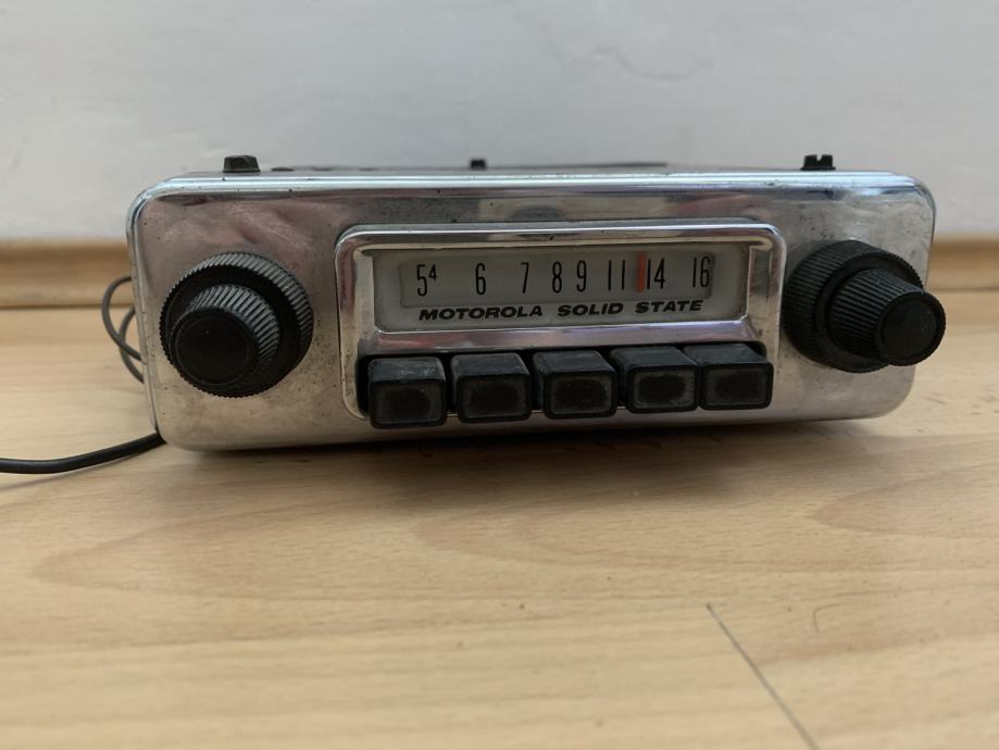 Prodajem Motorola Solid State AM/FM Radio za aute