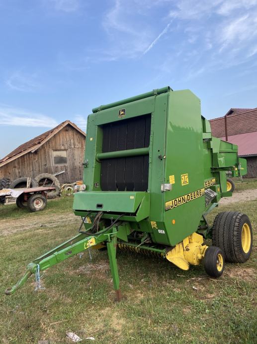 John Deere 590 Rolo preša