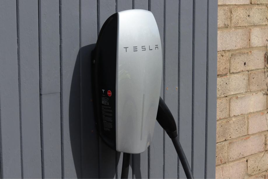 Tesla Wall Connector (punjač za kućnu upotrebu)