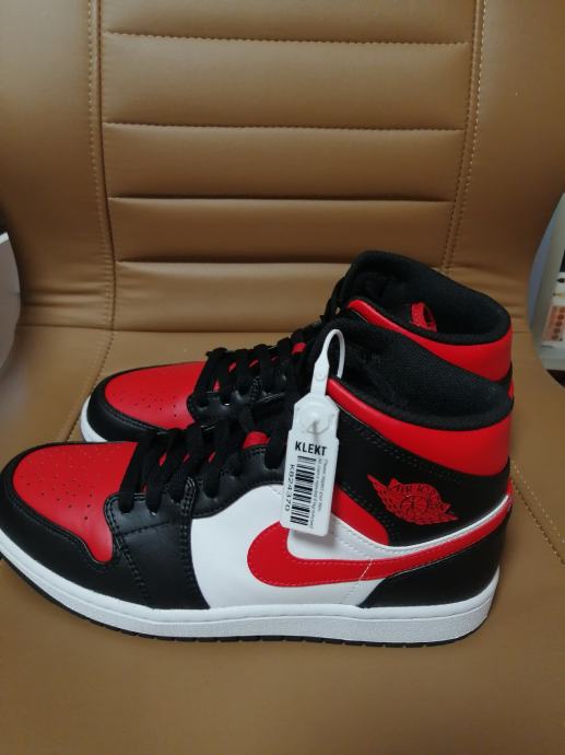 Air Jordan 1 Mid Bred Toe White