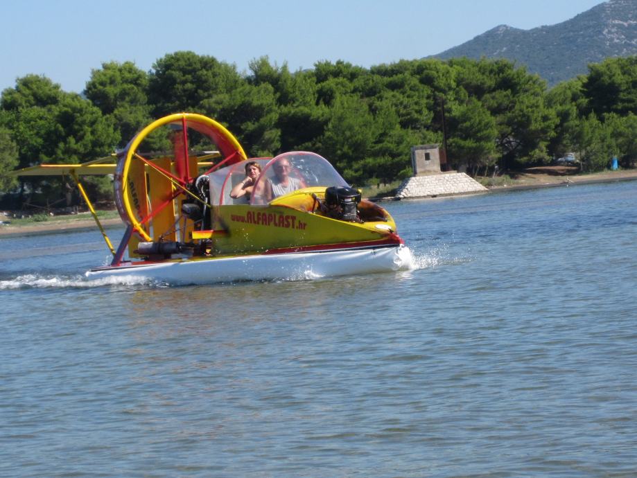 Universal Hovercraft UH 18SPW