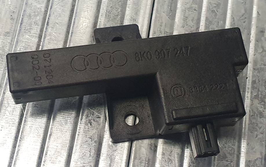 AUDI A5 S5 ANTENA ZA  KEYLESS  8K0 907 247