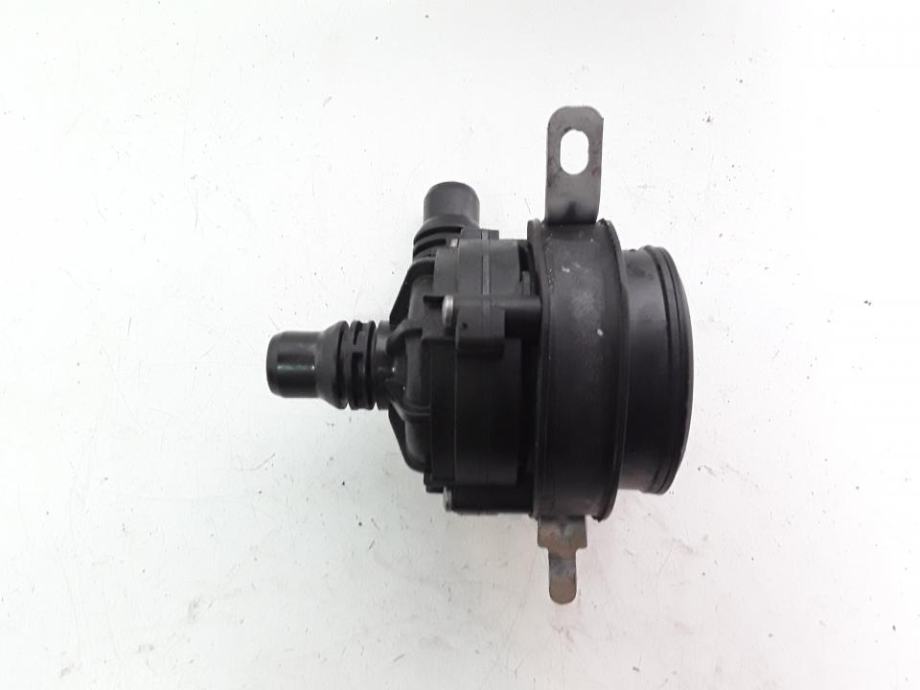 CIRKULACIONA PUMPA A0005003600 MERCEDES GLA 2020 -