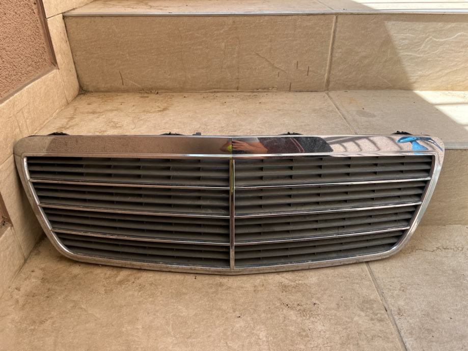 Mercedes E klasa w210 99-02 maska grill