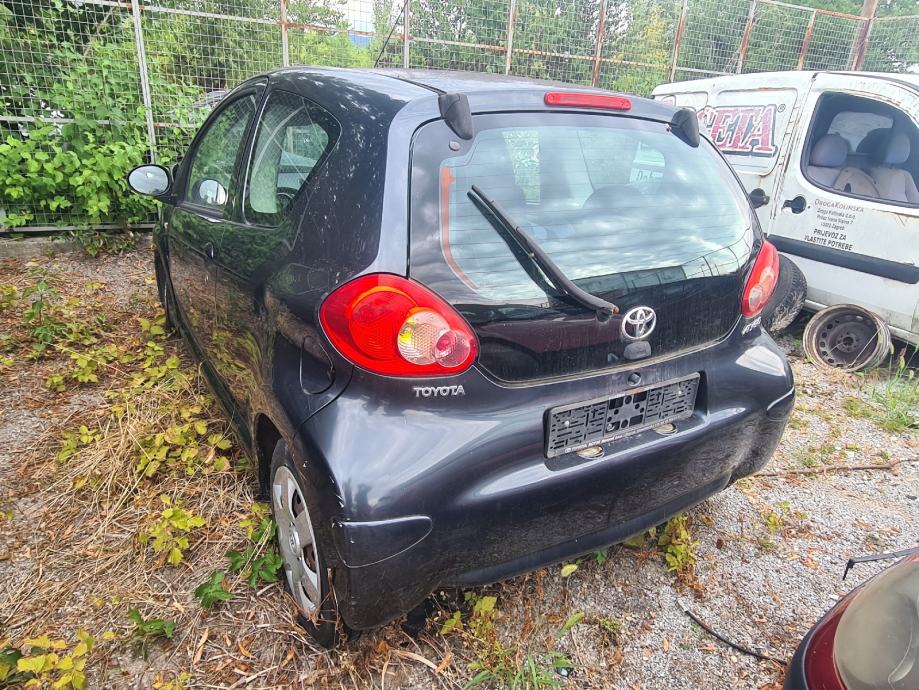 Toyota Aygo branik zadnji