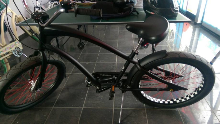 electra straight 8 cruiser bike