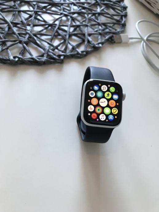 Apple Watch - Applewatch4 40mm GPSモデル バッテリー残量90％！美品