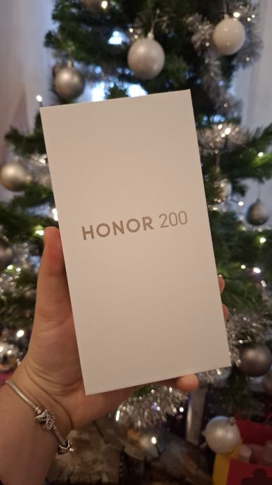 NOVI Honor 200