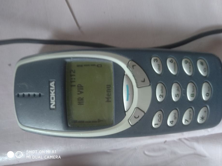 Nokia 3310 i Samsung SGH 2400